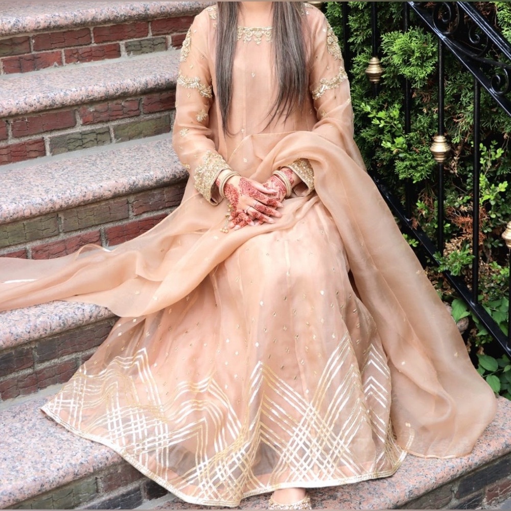 Agha Noor Ready To Wear Dress - Picture 3 of 3